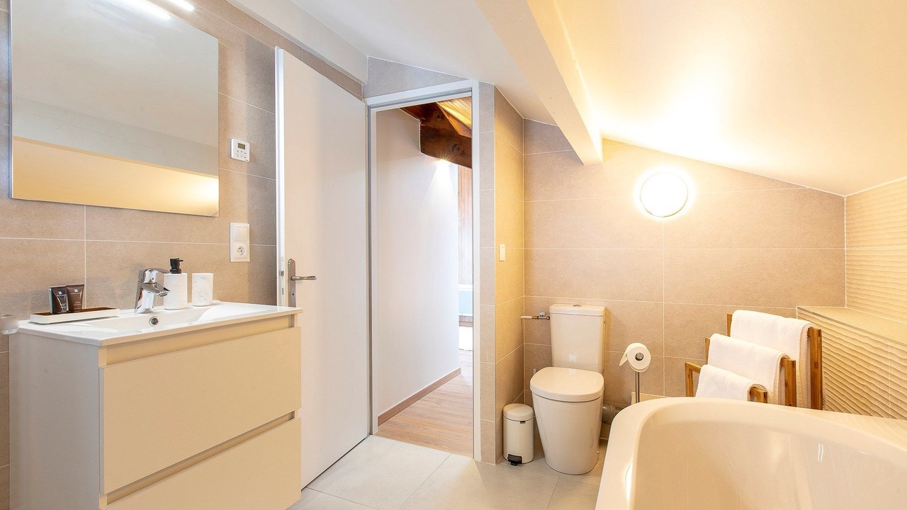Photo of Bathroom in Lathuile