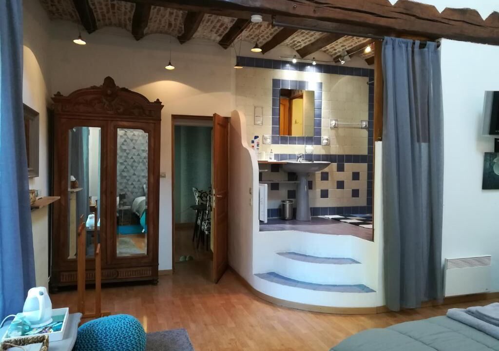 Photo of Others in Crespin