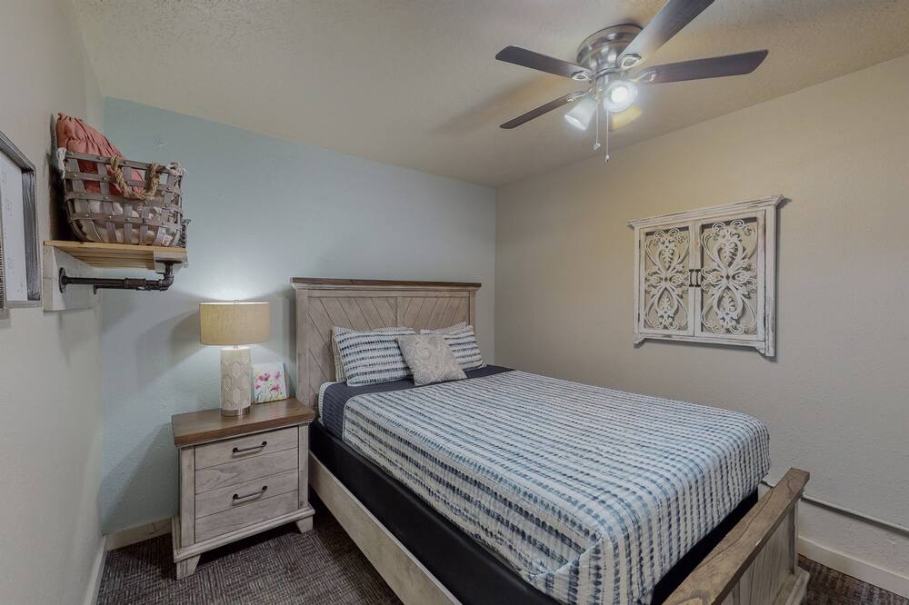 Photo of Bedroom in North Valley