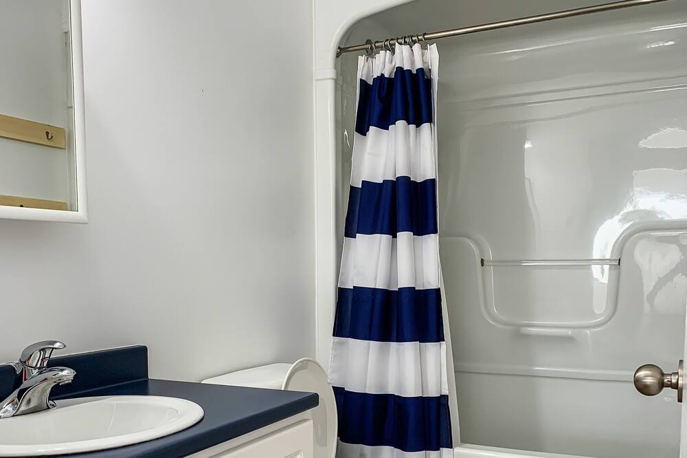 Photo of Bathroom in Canoe Cove