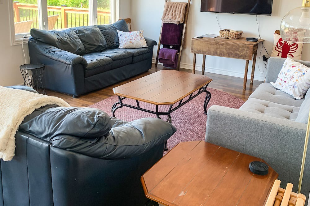 Photo of Livingroom in Canoe Cove