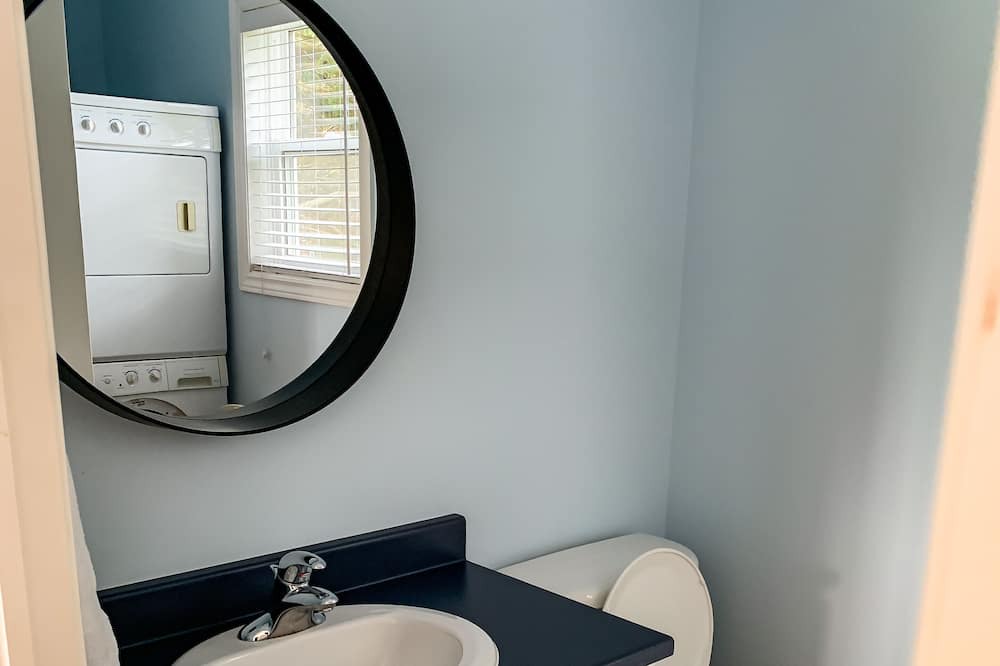 Photo of Bathroom in Canoe Cove