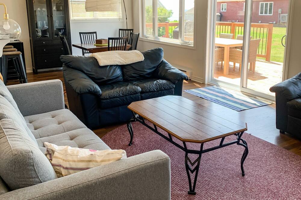 Photo of Livingroom in Canoe Cove