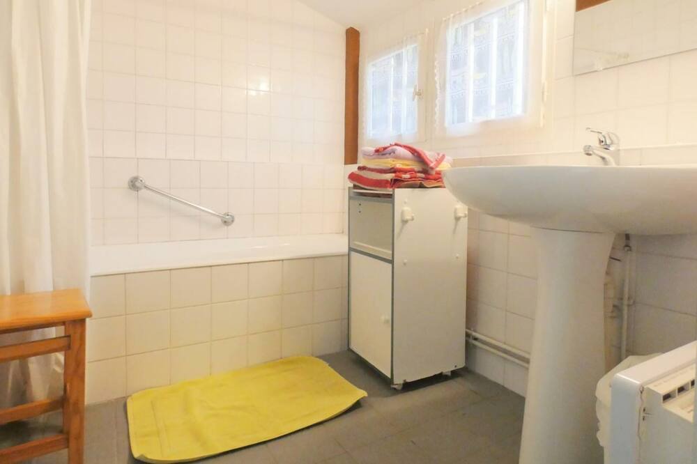 Photo of Bathroom in Callen