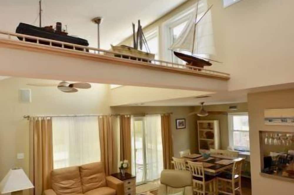 Photo of Livingroom in Gardens