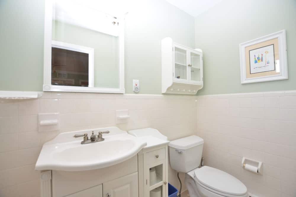Photo of Bathroom in Gardens
