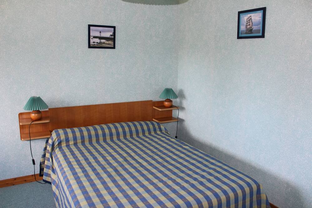 Photo of Bedroom in Saint-Gildas-de-Rhuys