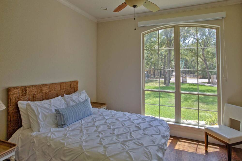 Photo of Bedroom in Azle