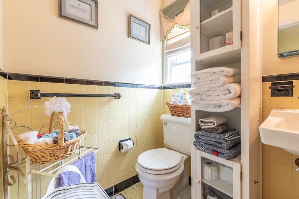 Photo of Bathroom in Linden