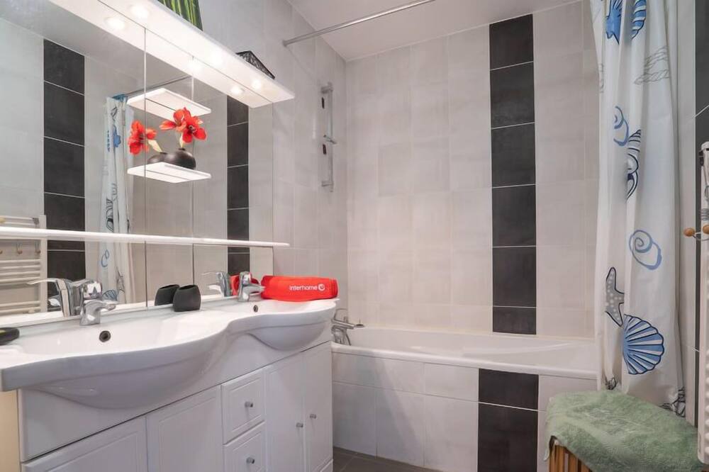 Photo of Bathroom in Saint-Cyprien Plage