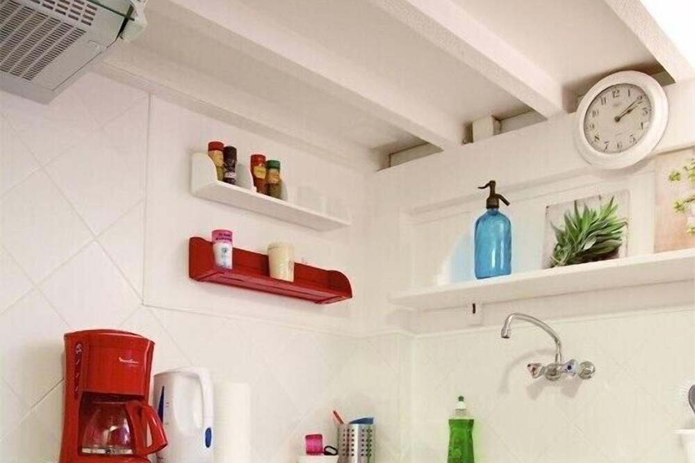 Photo of Kitchen in Quartier des Grandes-Carrieres