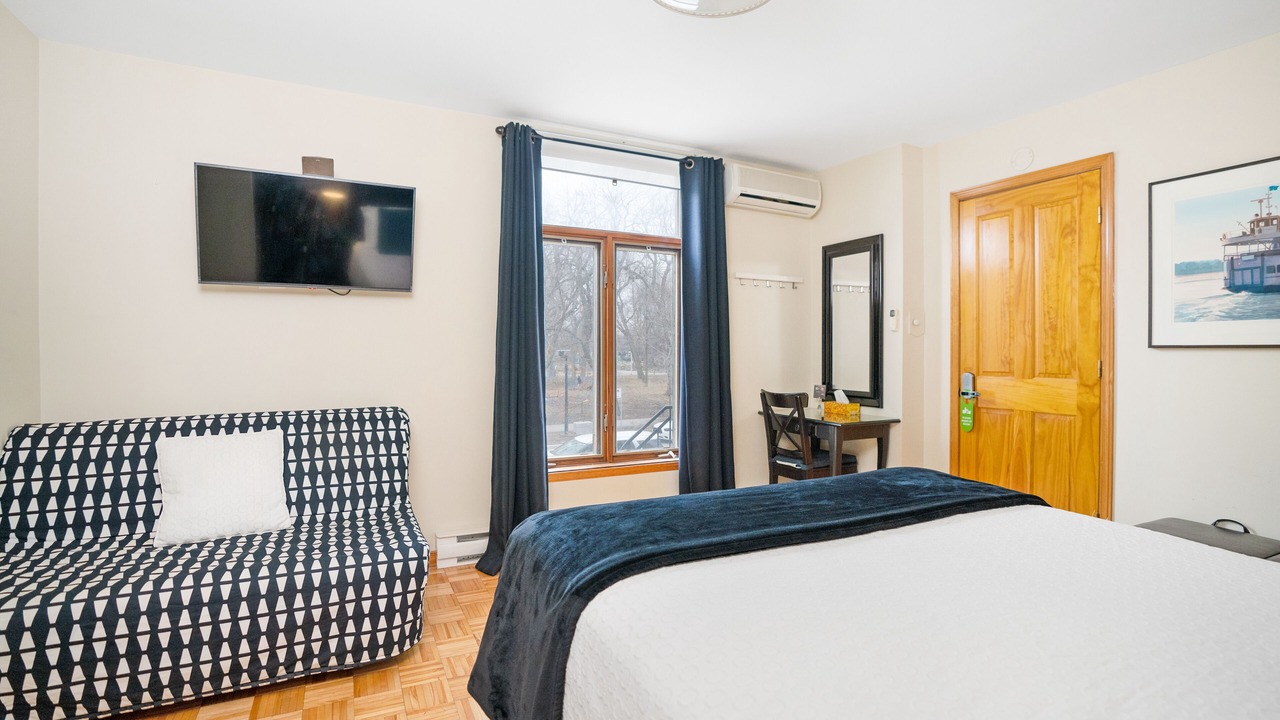 Photo of Bedroom in De Lorimier