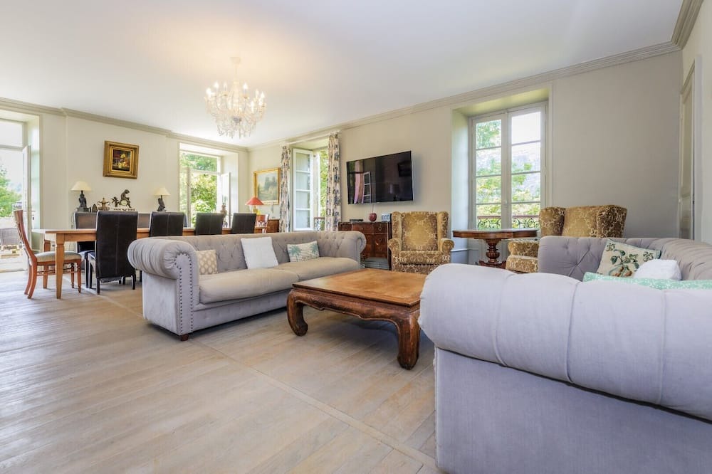 Photo of Livingroom in Sarrazac