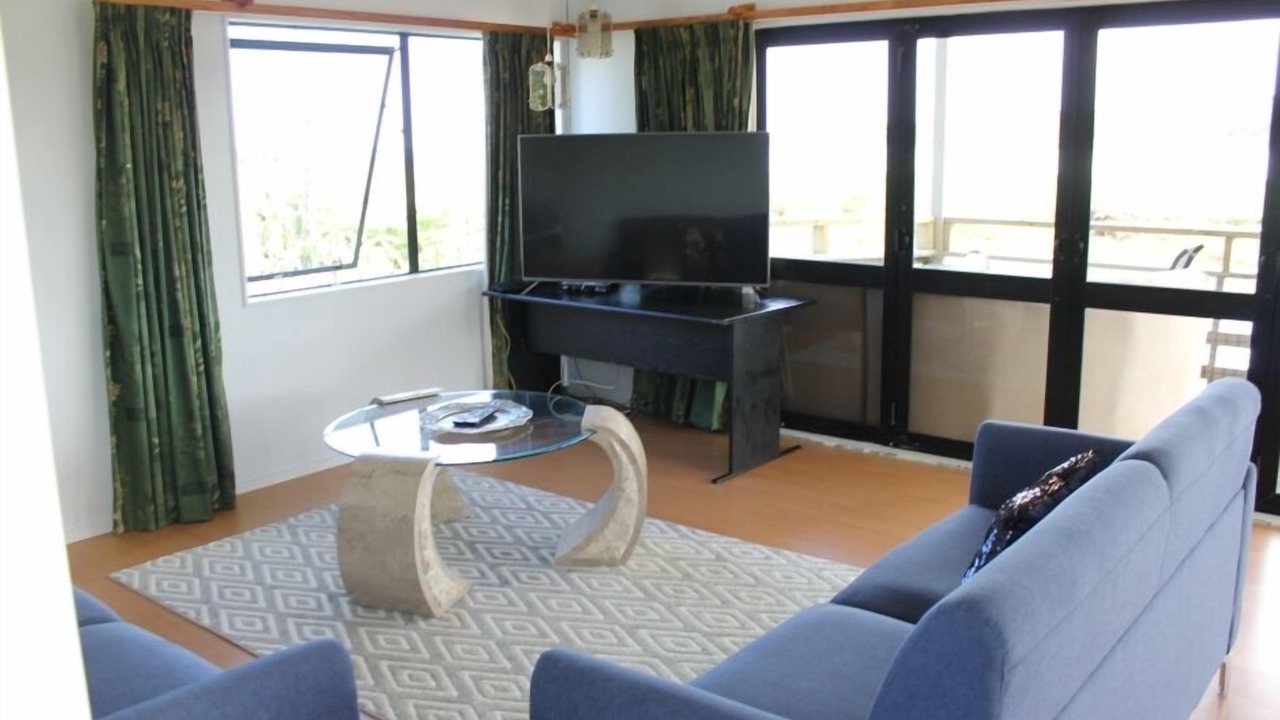 Photo of Others in Raglan