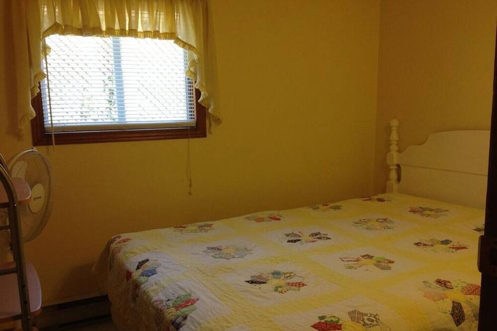 Photo of Bedroom in Grand Bend