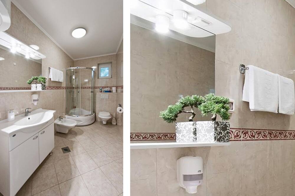 Photo of Bathroom in Plat
