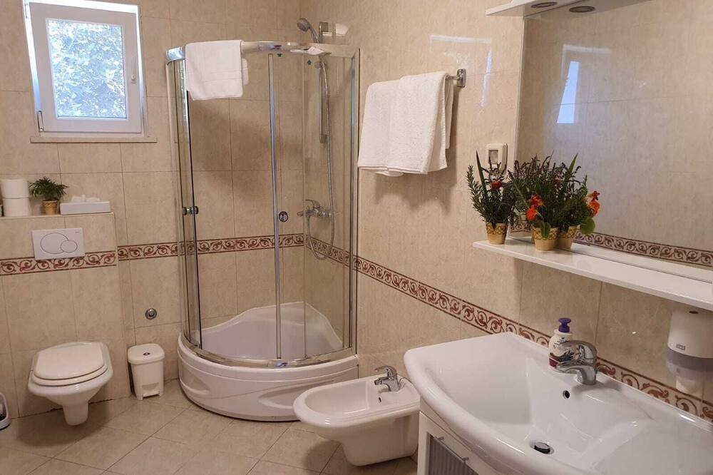 Photo of Bathroom in Plat