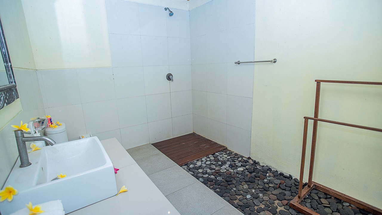Photo of Bathroom in Mushroom Bay