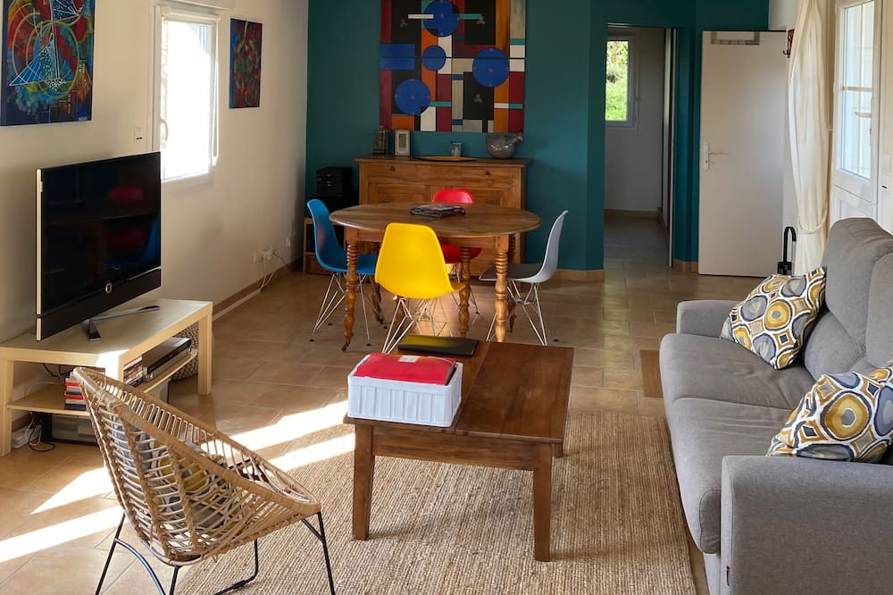 Photo of Livingroom in Rigny-Usse
