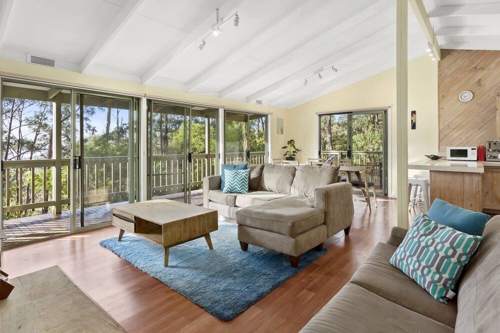 Photo of Livingroom in Wye River