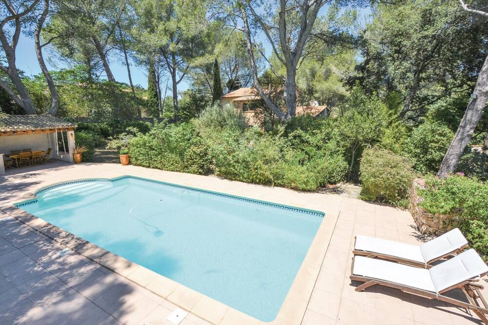 Photo of Outdoor in Caremeau