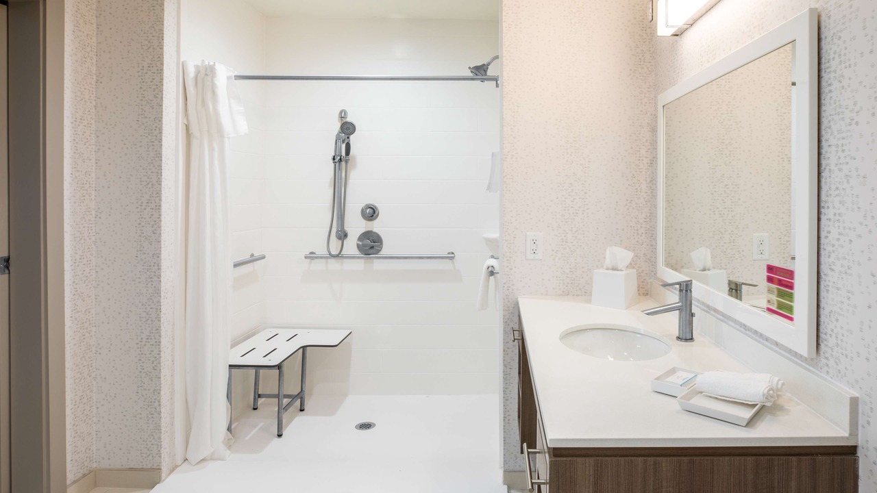 Photo of Bathroom in Greater Greenspoint