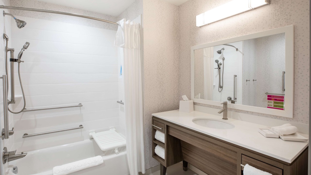 Photo of Bathroom in Greater Greenspoint