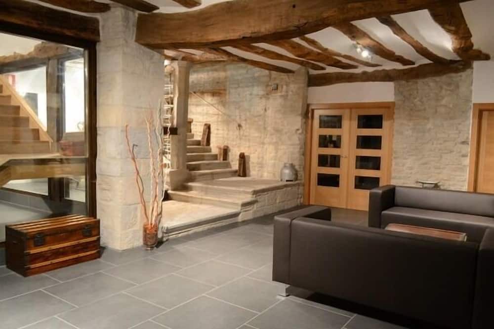 Photo of Livingroom in Goni