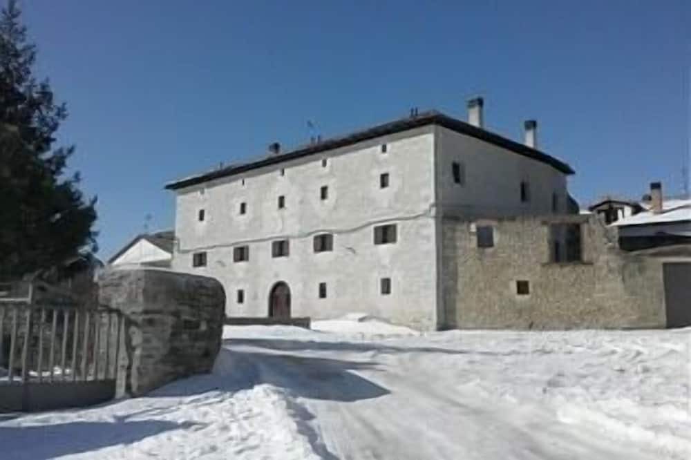 Photo of Outdoor in Goni