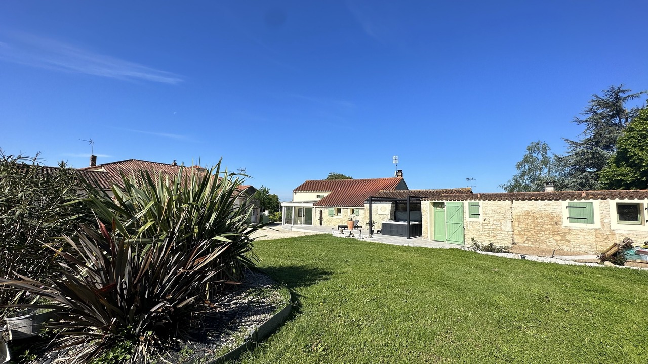 Photo of Outdoor in Saint-Aubin-la-Plaine