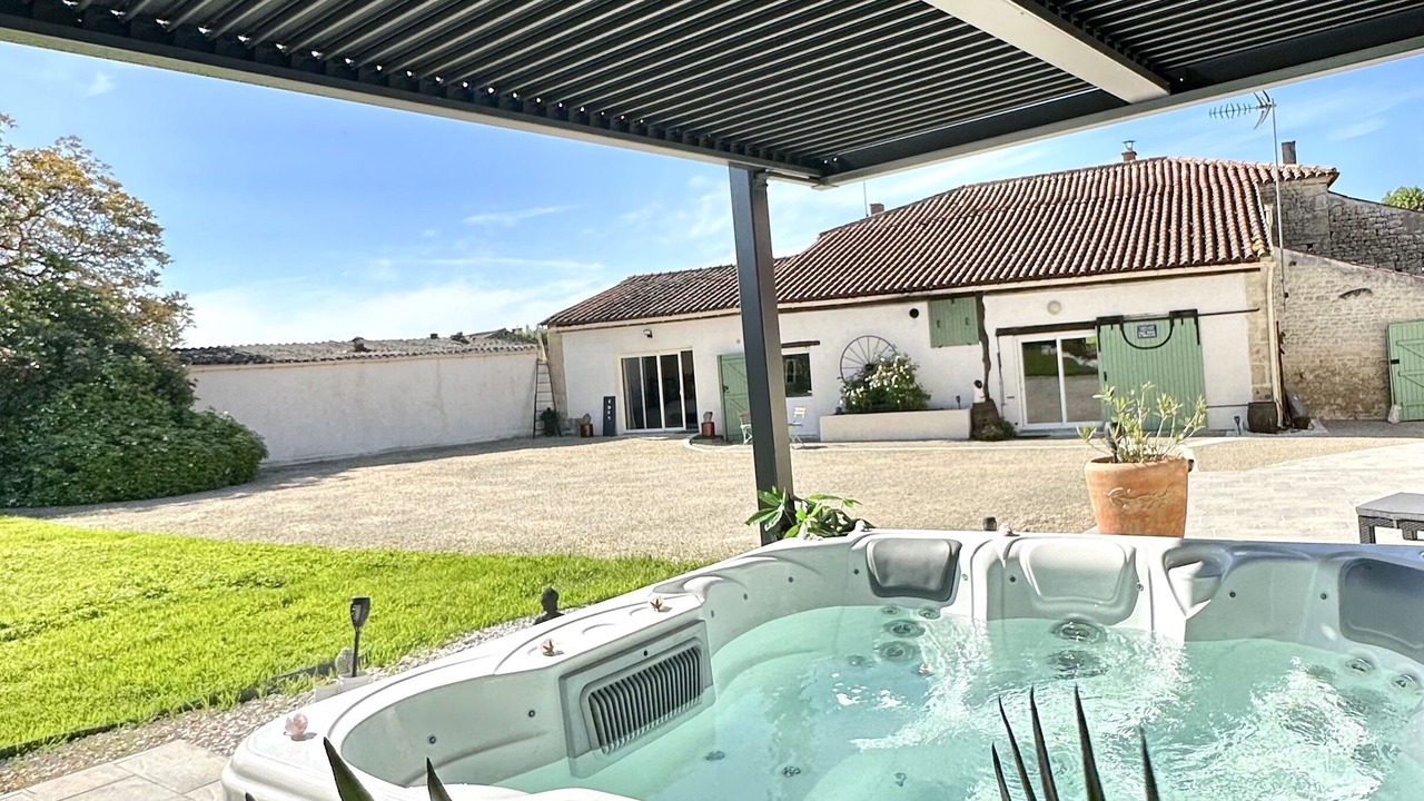 Photo of Patio Balcony in Saint-Aubin-la-Plaine