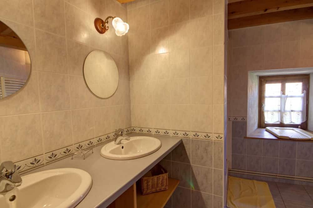 Photo of Bathroom in Saint-Bonnet-le-Courreau