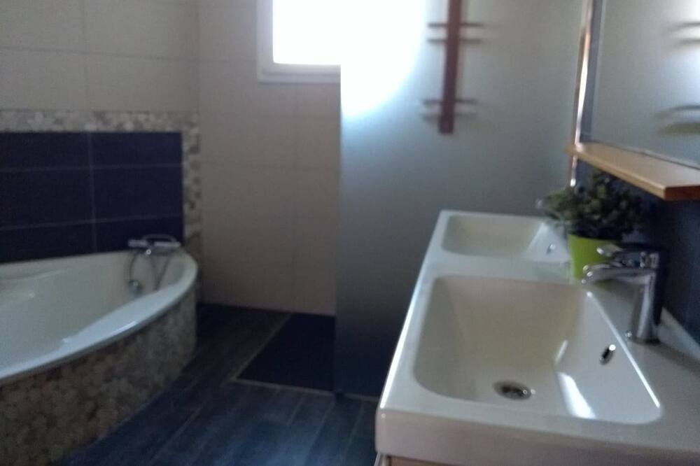 Photo of Bathroom in Labatut