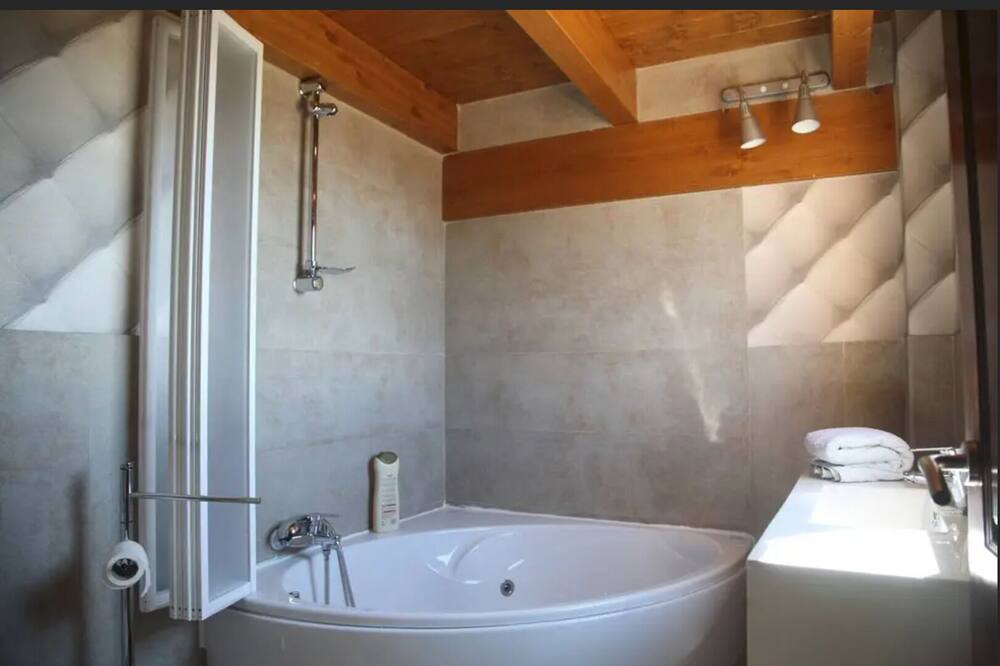Photo of Bathroom in Adahuesca
