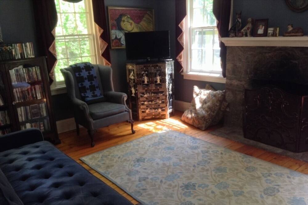 Photo of Livingroom in Cold Spring
