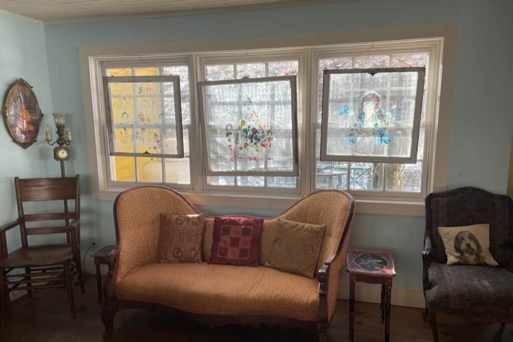 Photo of Livingroom in Cold Spring