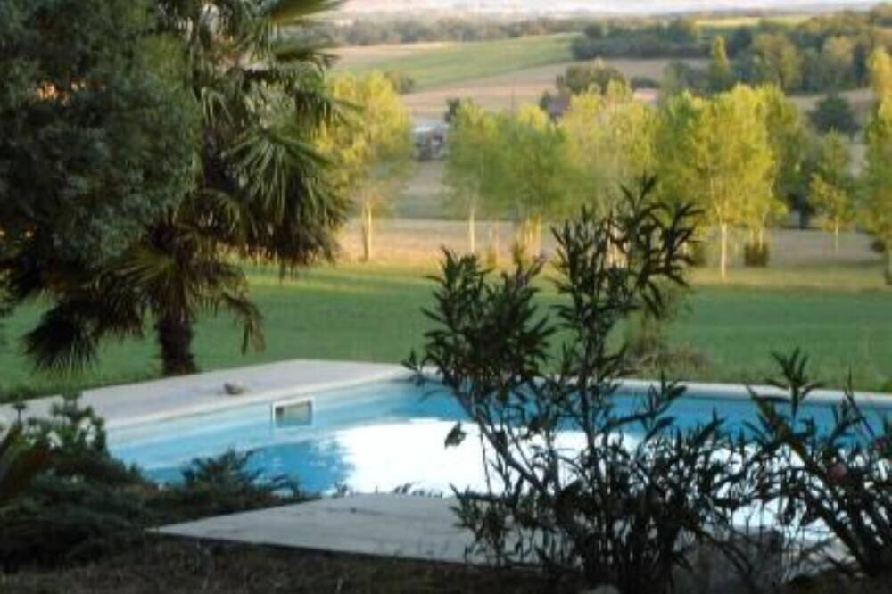 Photo of Outdoor in Condom