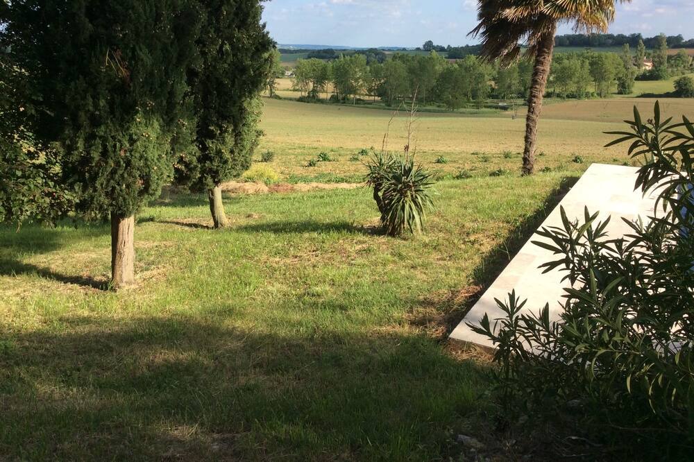Photo of Outdoor in Condom