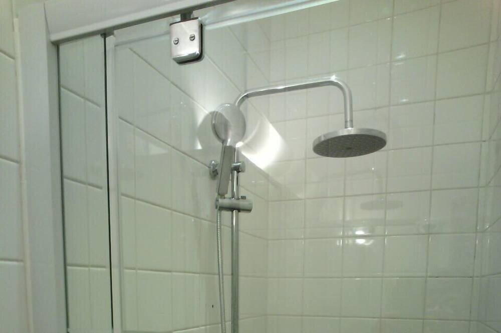 Photo of Bathroom in Condom