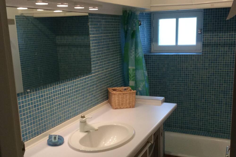 Photo of Bathroom in Condom