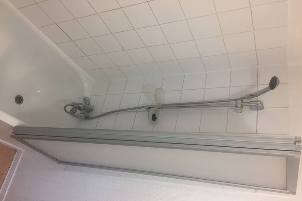 Photo of Bathroom in Elbeuf