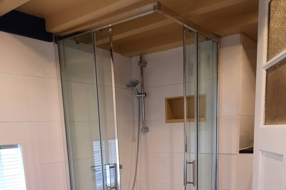 Photo of Bathroom in Alligny-en-Morvan