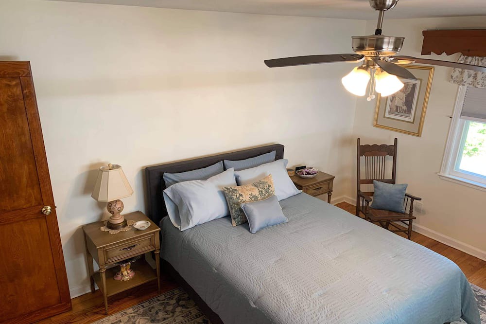 Photo of Bedroom in Cold Spring Harbor