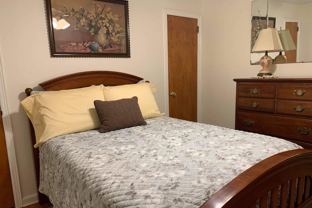 Photo of Bedroom in Cold Spring Harbor