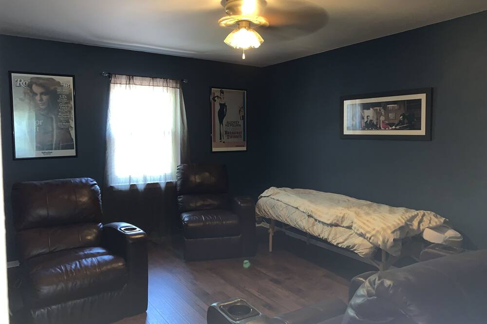 Photo of Livingroom in Garden Ridge