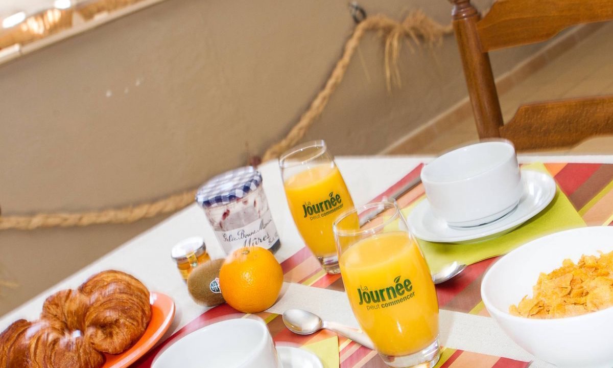 Photo of Others in Guines