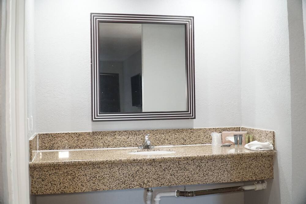 Photo of Bathroom in Baldwin Park
