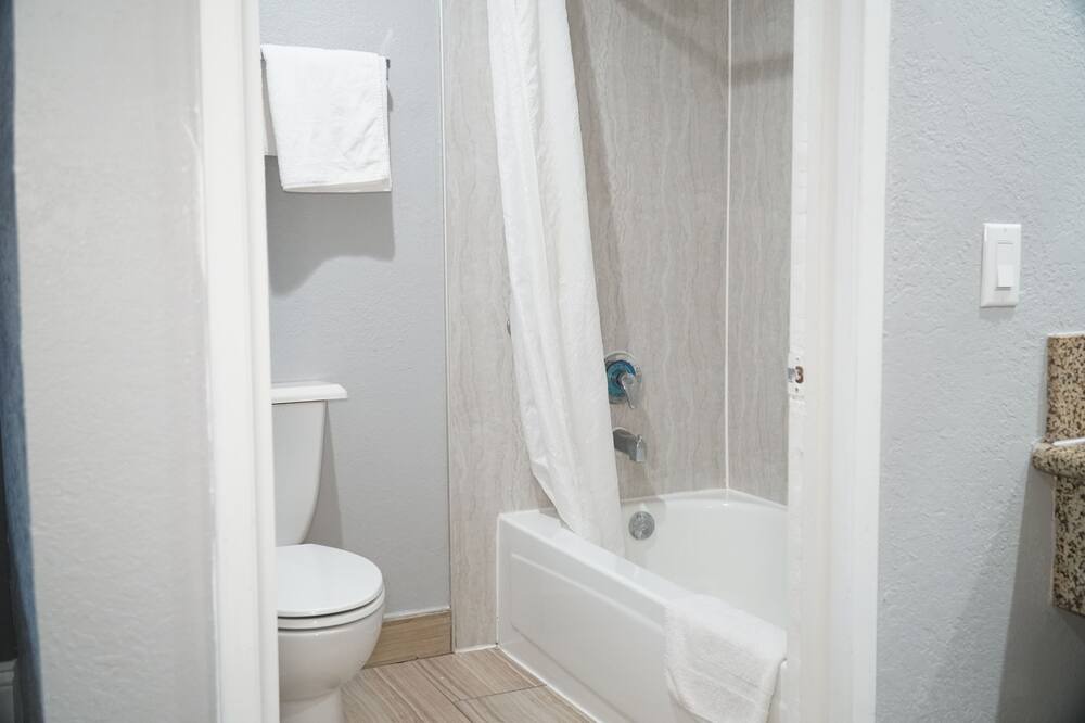 Photo of Bathroom in Baldwin Park