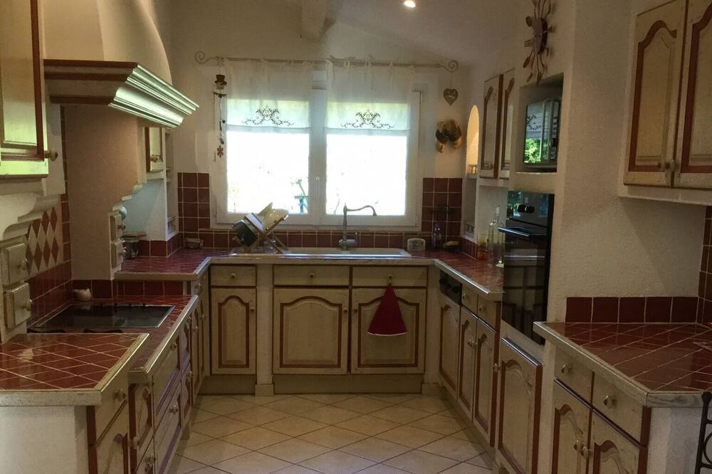 Photo of Kitchen in Villecroze