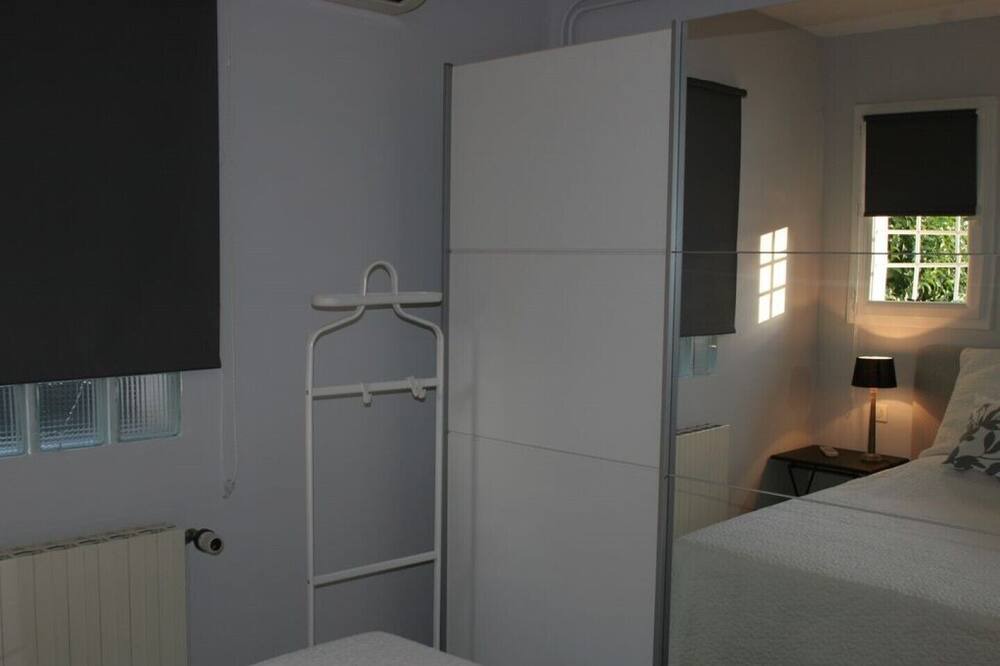 Photo of Bedroom in Saint-Saturnin-les-Avignon